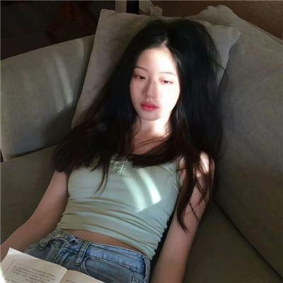 天桥摆摊，我捡了个纨绔当老公